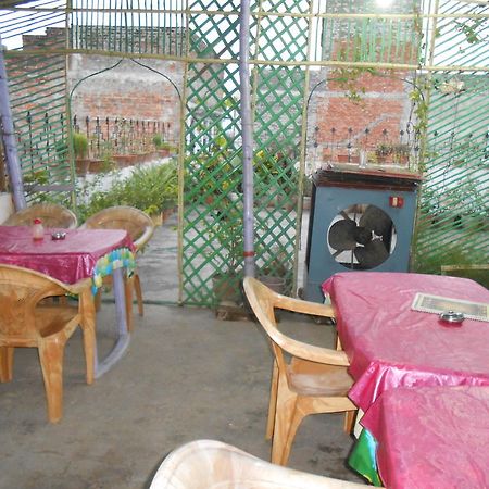 Elvis Guest House Bénarès Extérieur photo
