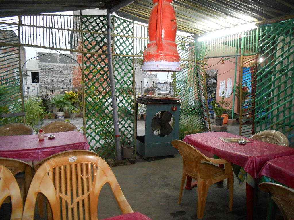 Elvis Guest House Bénarès Extérieur photo