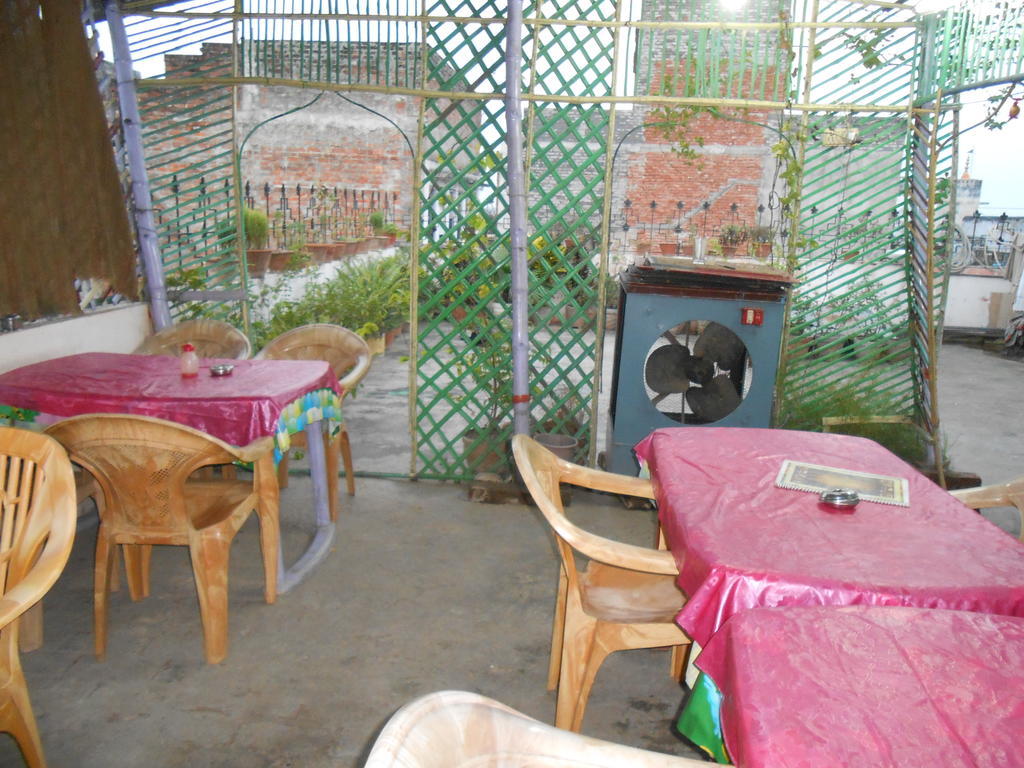 Elvis Guest House Bénarès Extérieur photo